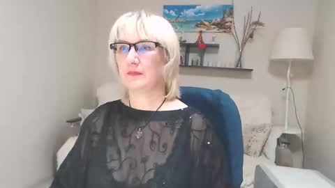 Snapshot of leilamays chatting on 01-23-25, 06:17 Leila Kinky online show from 01-23-25, 06:17