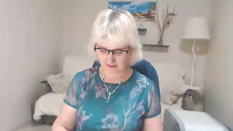 Snapshot of leilamays chatting on 02-07-25, 01:11 Leila Kinky online show from 02-07-25, 01:11