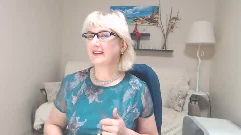 Snapshot of leilamays chatting on 02-08-25, 03:08 Leila Kinky online show from 02-08-25, 03:08