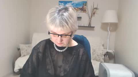 Snapshot of leilamays chatting on 02-10-25, 02:30 Leila Kinky online show from 02-10-25, 02:30