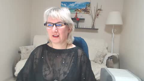 Snapshot of leilamays chatting on 02-14-25, 11:42 Leila Kinky online show from 02-14-25, 11:42