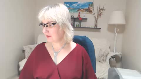 Snapshot of leilamays chatting on 02-17-25, 10:51 Leila Kinky online show from 02-17-25, 10:51