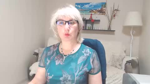 Snapshot of leilamays chatting on 02-20-25, 04:18 Leila Kinky online show from 02-20-25, 04:18