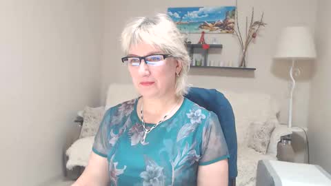 Snapshot of leilamays chatting on 02-21-25, 05:02 Leila Kinky online show from 02-21-25, 05:02