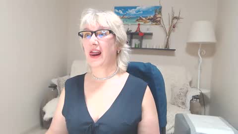 Snapshot of leilamays chatting on 02-22-25, 12:08 Leila Kinky online show from 02-22-25, 12:08