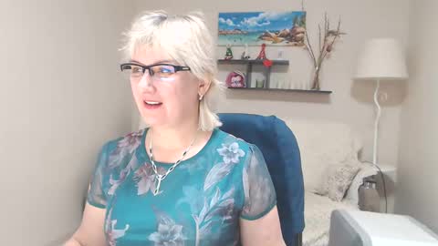 Snapshot of leilamays chatting on 02-23-25, 08:17 Leila Kinky online show from 02-23-25, 08:17