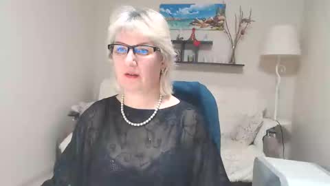 Snapshot of leilamays chatting on 02-25-25, 09:53 Leila Kinky online show from 02-25-25, 09:53