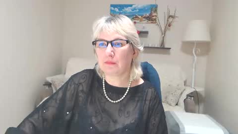 Snapshot of leilamays chatting on 02-26-25, 07:31 Leila Kinky online show from 02-26-25, 07:31