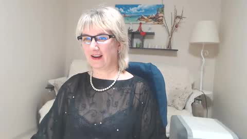 Snapshot of leilamays chatting on 02-26-25, 10:47 Leila Kinky online show from 02-26-25, 10:47