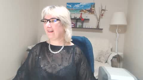 Snapshot of leilamays chatting on 02-27-25, 05:56 Leila Kinky online show from 02-27-25, 05:56