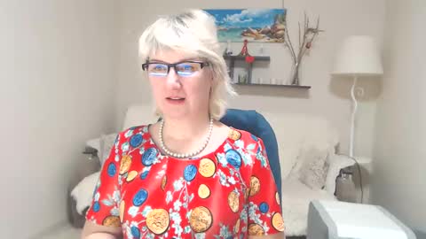 Snapshot of leilamays chatting on 02-28-25, 06:10 Leila Kinky online show from 02-28-25, 06:10