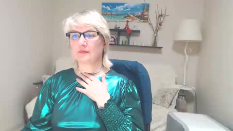 Snapshot of leilamays chatting on 03-06-25, 02:29 Leila Kinky online show from 03-06-25, 02:29