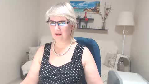 Snapshot of leilamays chatting on 03-09-25, 03:43 Leila Kinky online show from 03-09-25, 03:43