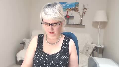 Snapshot of leilamays chatting on 03-11-25, 04:10 Leila Kinky online show from 03-11-25, 04:10