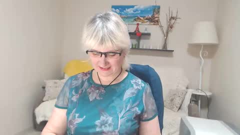 Snapshot of leilamays chatting on 03-12-25, 11:53 Leila Kinky online show from 03-12-25, 11:53