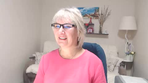 Snapshot of leilamays chatting on 09-25-25, 03:10 Leila Kinky online show from 09-25-25, 03:10