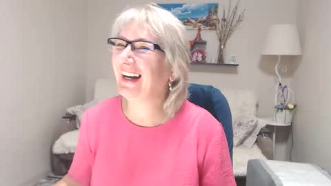 Snapshot of leilamays chatting on 09-27-25, 04:17 Leila Kinky online show from 09-27-25, 04:17
