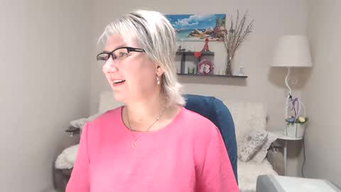 Snapshot of leilamays chatting on 09-28-25, 03:23 Leila Kinky online show from 09-28-25, 03:23