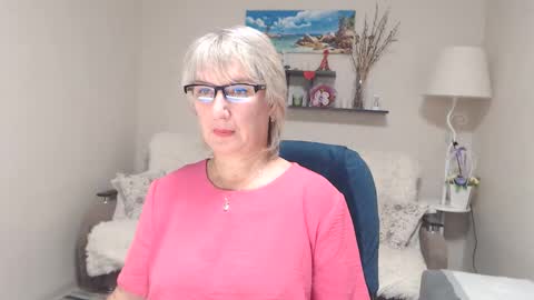 Snapshot of leilamays chatting on 10-06-25, 05:05 Leila Kinky online show from 10-06-25, 05:05