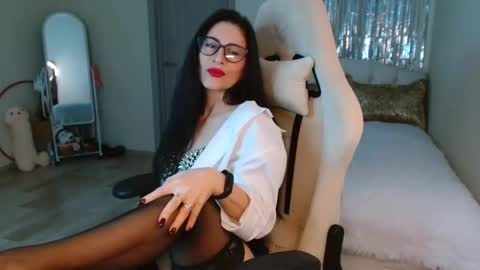 Snapshot of leilamurray chatting on 02-20-25, 10:05 leilamurray online show from 02-20-25, 10:05