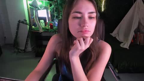 Snapshot of leilarai chatting on 02-07-25, 09:47 Leila Rai online show from 02-07-25, 09:47