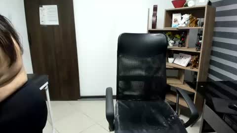 Leila online show from 06-30-26, 12:06