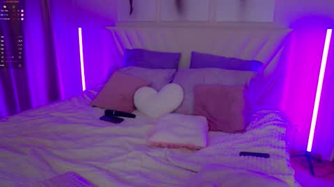 Leila online show from 09-14-25, 02:33