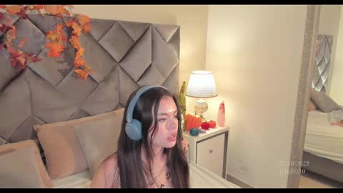 Snapshot of leizathompson chatting on 10-27-25, 08:02 Leizathompson online show from 10-27-25, 08:02