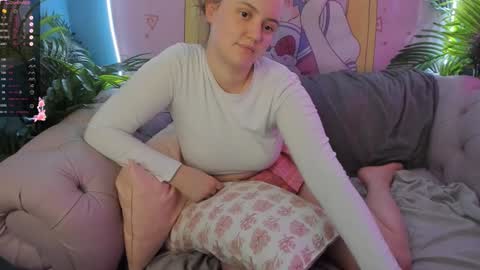 Snapshot of lela_ryan chatting on 01-27-25, 04:09 Lela online show from 01-27-25, 04:09
