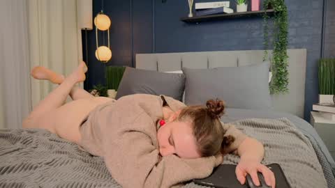 Snapshot of lela_ryan chatting on 01-29-25, 04:15 Lela online show from 01-29-25, 04:15
