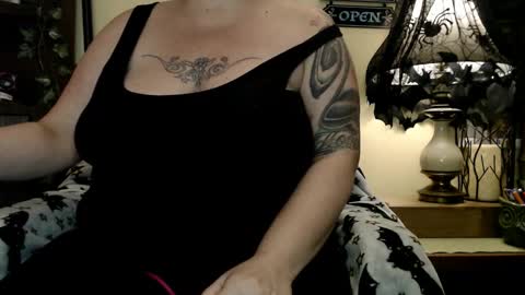 Snapshot of leluluvsyou chatting on 03-05-25, 07:27 Lelu Fallas online show from 03-05-25, 07:27