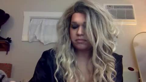 Snapshot of lemonkuilt chatting on 01-04-25, 06:19 Jennifer online show from 01-04-25, 06:19