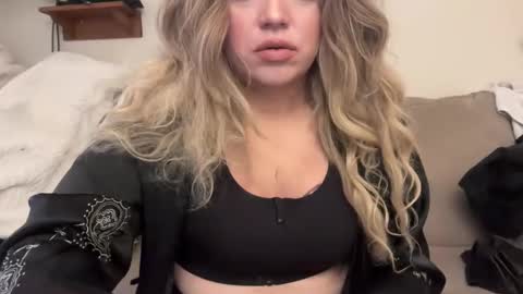 Snapshot of lemonkuilt chatting on 11-04-25, 09:47 Jennifer online show from 11-04-25, 09:47