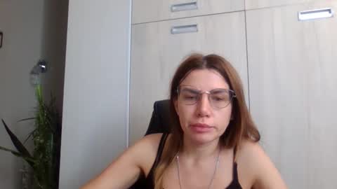 Snapshot of lena6122000 chatting on 09-11-25, 10:26 lena6122000 online show from 09-11-25, 10:26