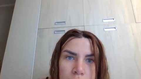 Snapshot of lena6122000 chatting on 09-12-25, 01:11 lena6122000 online show from 09-12-25, 01:11