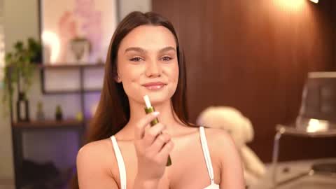 Snapshot of lena_laurent chatting on 05-31-26, 09:05 Lena Laurent online show from 05-31-26, 09:05