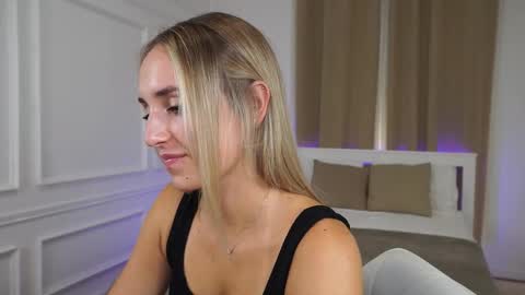 Snapshot of lenaastar chatting on 10-14-25, 01:45 Lena online show from 10-14-25, 01:45