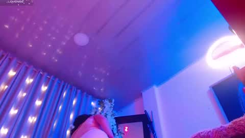 Lenna Kang online show from 01-19-25, 05:05