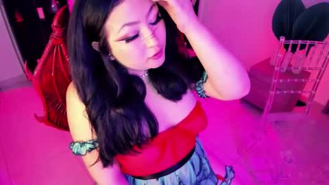 Lenna Kang online show from 11-28-25, 08:55