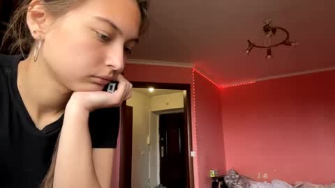 Hellomy name is Natalyits my first day here nice to meet you Give me 50 thumbs ups online show from 04-15-26, 01:51