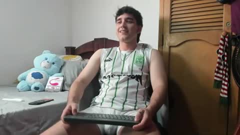 Snapshot of leo_jones389 chatting on 06-21-26, 11:29 Leo Jones online show from 06-21-26, 11:29