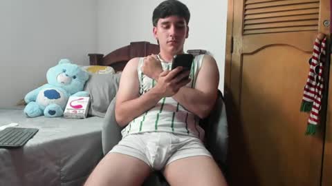 Snapshot of leo_jones389 chatting on 06-22-26, 03:25 Leo Jones online show from 06-22-26, 03:25