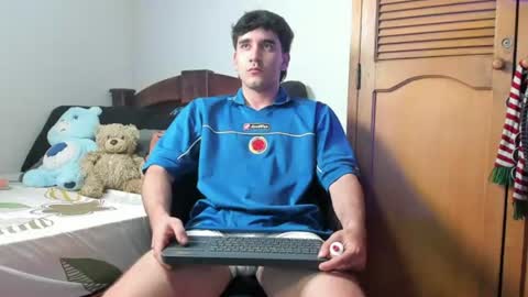 Snapshot of leo_jones389 chatting on 06-27-26, 01:10 Leo Jones online show from 06-27-26, 01:10