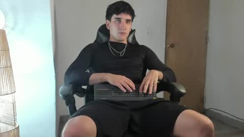 Snapshot of leo_jones389 chatting on 07-02-26, 11:33 Leo Jones online show from 07-02-26, 11:33