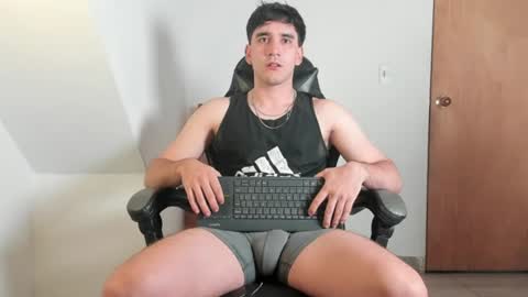 Snapshot of leo_jones389 chatting on 07-12-26, 01:51 Leo Jones online show from 07-12-26, 01:51