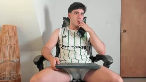 Snapshot of leo_jones389 chatting on 07-18-26, 02:49 Leo Jones online show from 07-18-26, 02:49