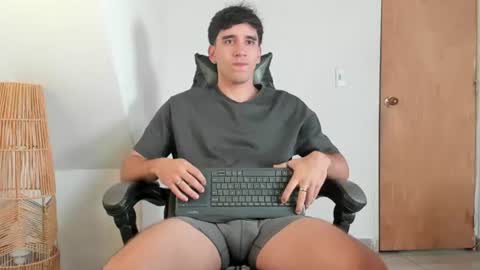 Snapshot of leo_jones389 chatting on 07-19-26, 09:29 Leo Jones online show from 07-19-26, 09:29