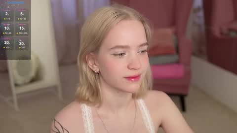 Snapshot of leo_lulu chatting on 03-08-25, 08:00 Ashly online show from 03-08-25, 08:00
