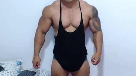 Snapshot of leo_muscleboy chatting on 05-07-26, 10:37 Leo online show from 05-07-26, 10:37