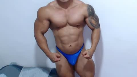 Snapshot of leo_muscleboy chatting on 06-11-26, 02:44 Leo online show from 06-11-26, 02:44